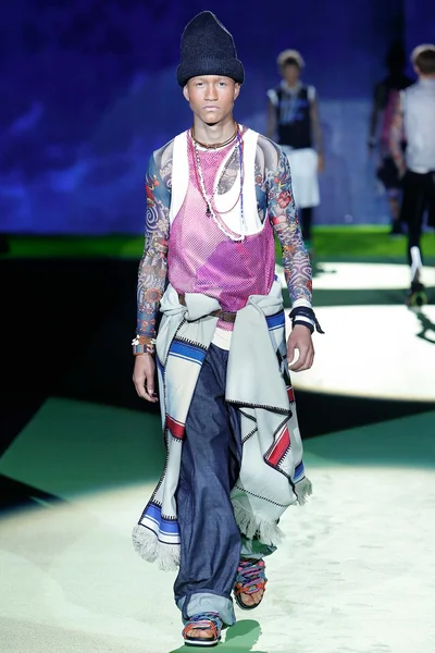 Look 25
